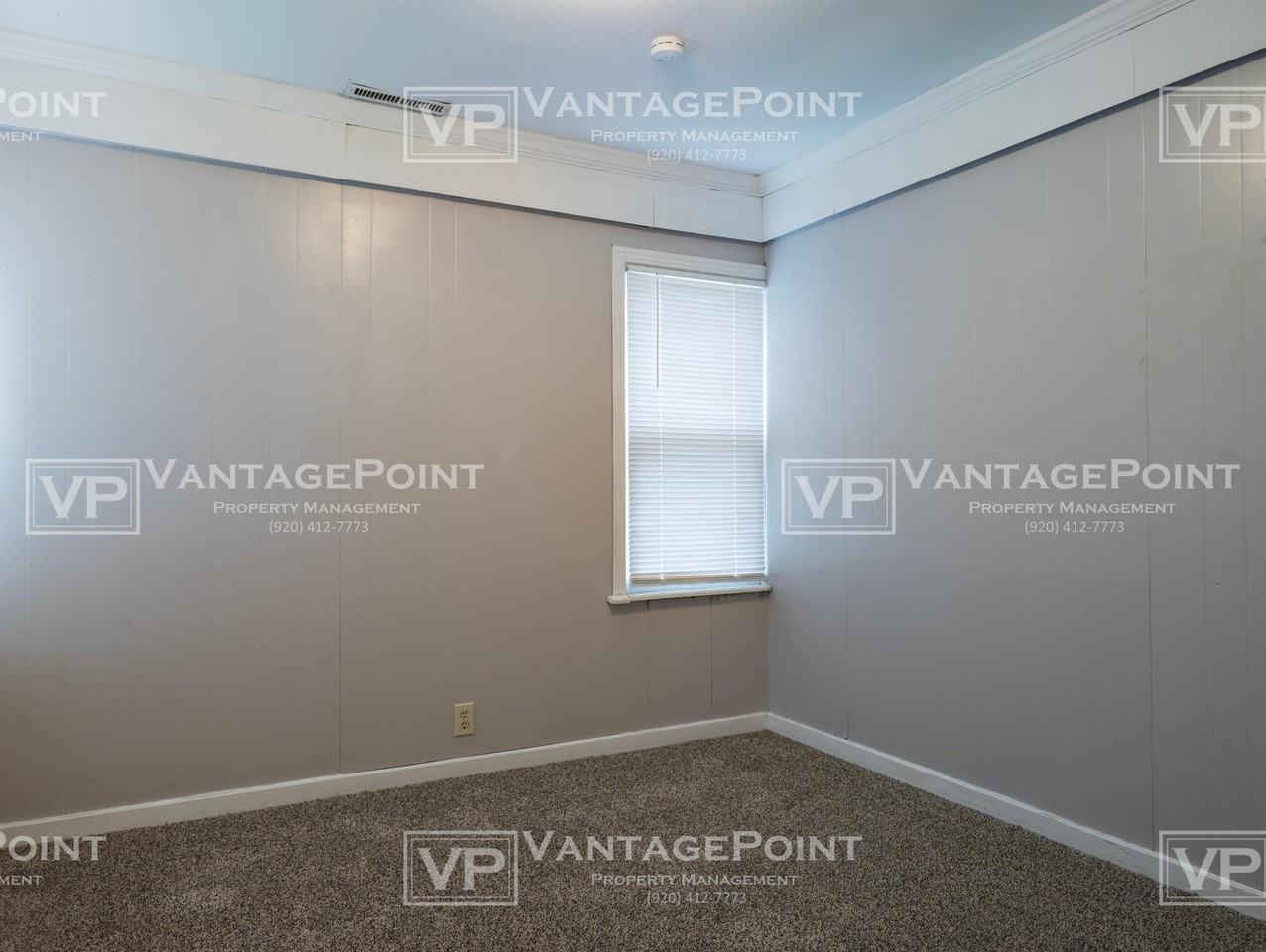 2548 Shawano Ave - Photo 2 of 15