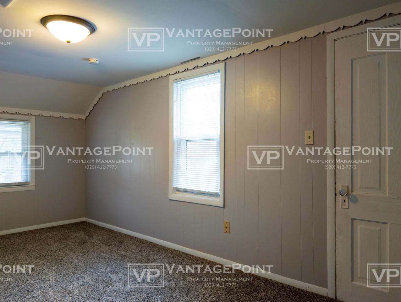 2548 Shawano Ave - Photo 3 of 15