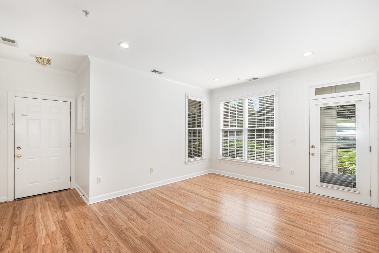 524 Aberdeen Dr #524 - Photo 5 of 18