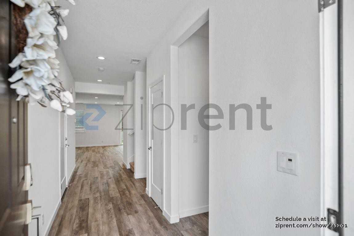 1280 Hernandez Way - Photo 5 of 32