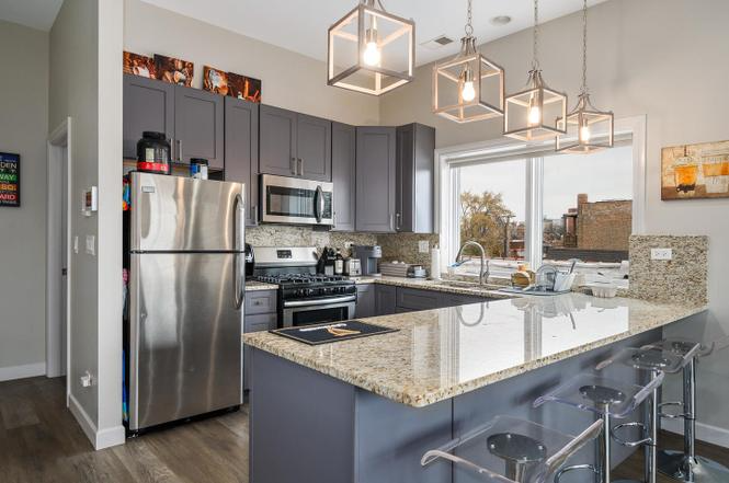 2248 W Taylor St #1 - Photo 3 of 15