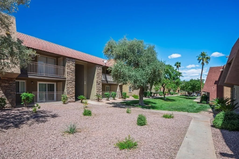 4921 River Glen Dr #17 - Photo 2 of 4