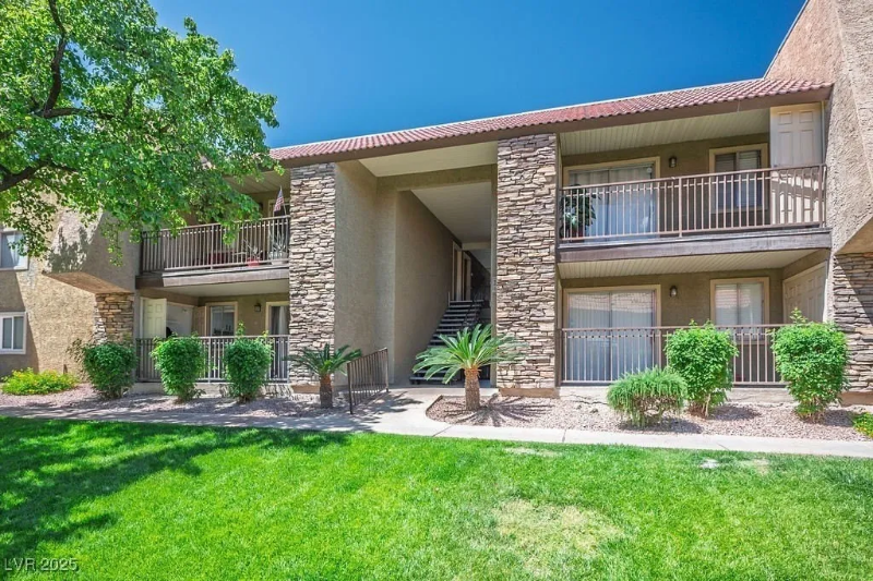 4921 River Glen Dr #17 - Photo 3 of 4