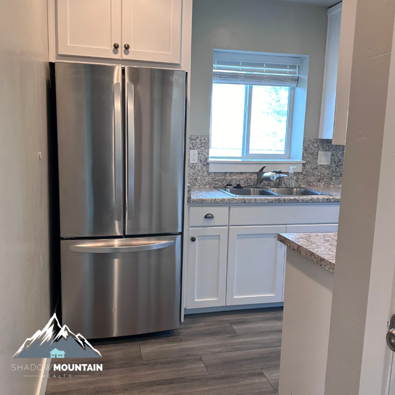 866 Hillcrest Ave - Photo 3 of 8