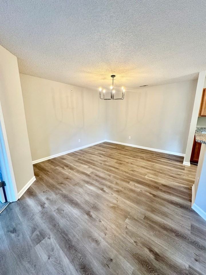 315 Flint Hill Rd - Photo 7 of 19