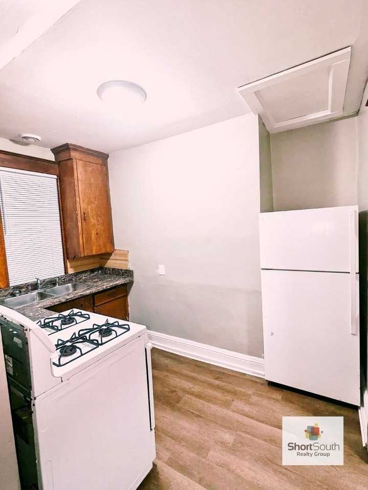 1403 Sherwood Ave - Photo 4 of 8