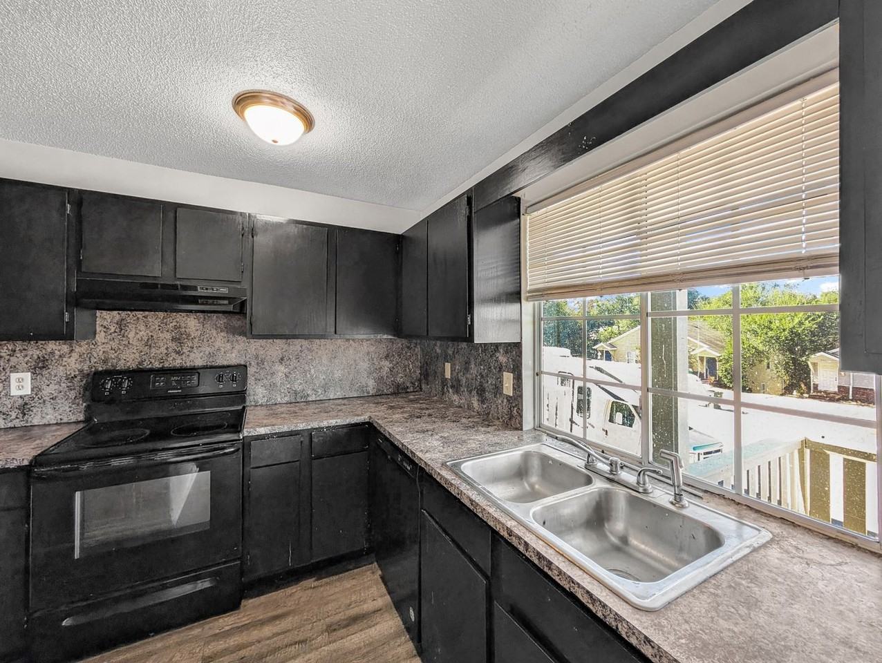 2456 N Brophy Cir - Photo 2 of 14