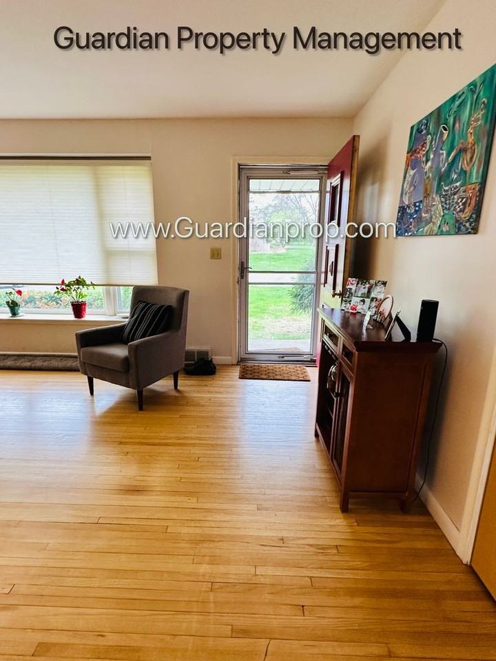 5017 W 60th St - Photo 4 of 28