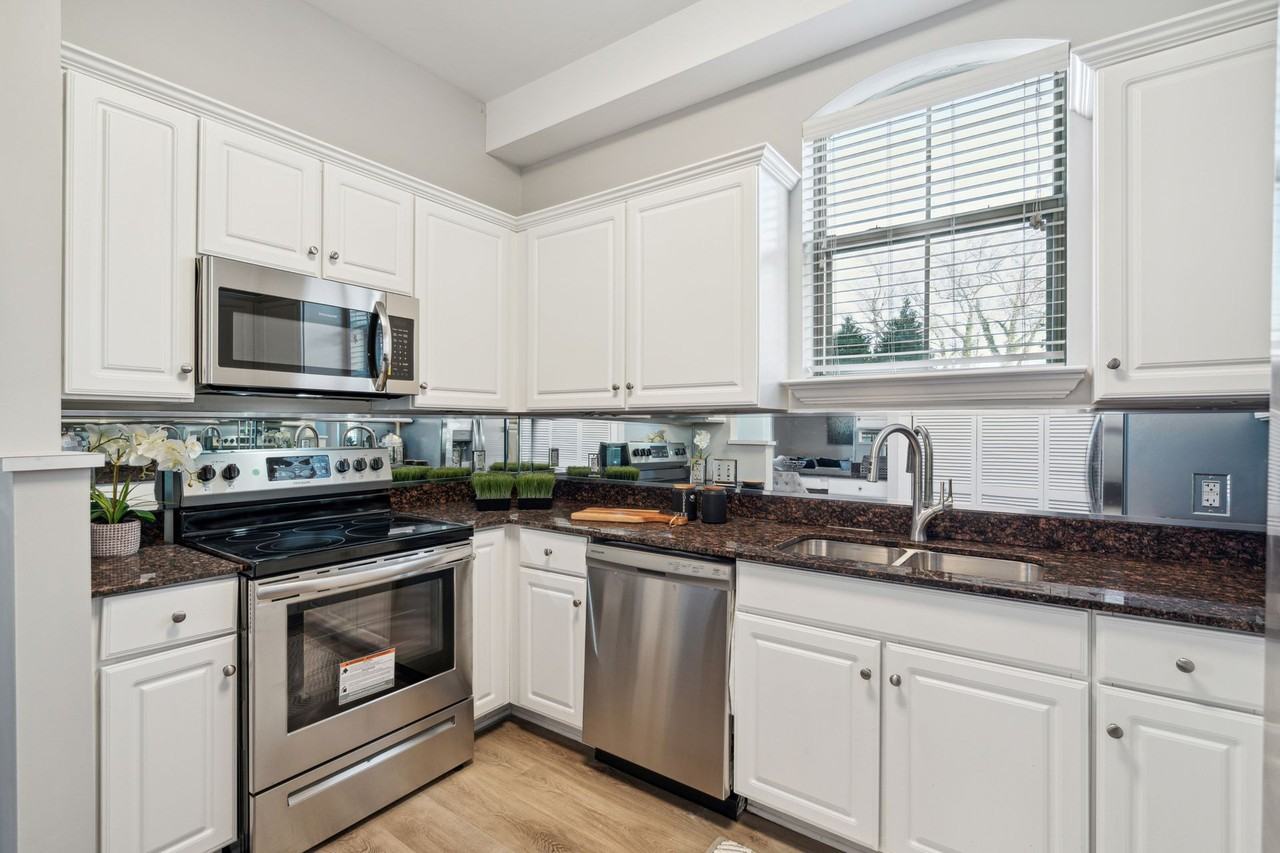 Mansion at Bala - Photo 6 of 26