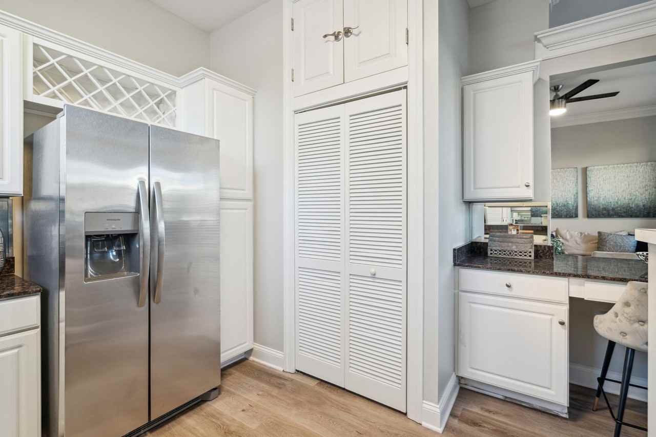 Mansion at Bala - Photo 7 of 26