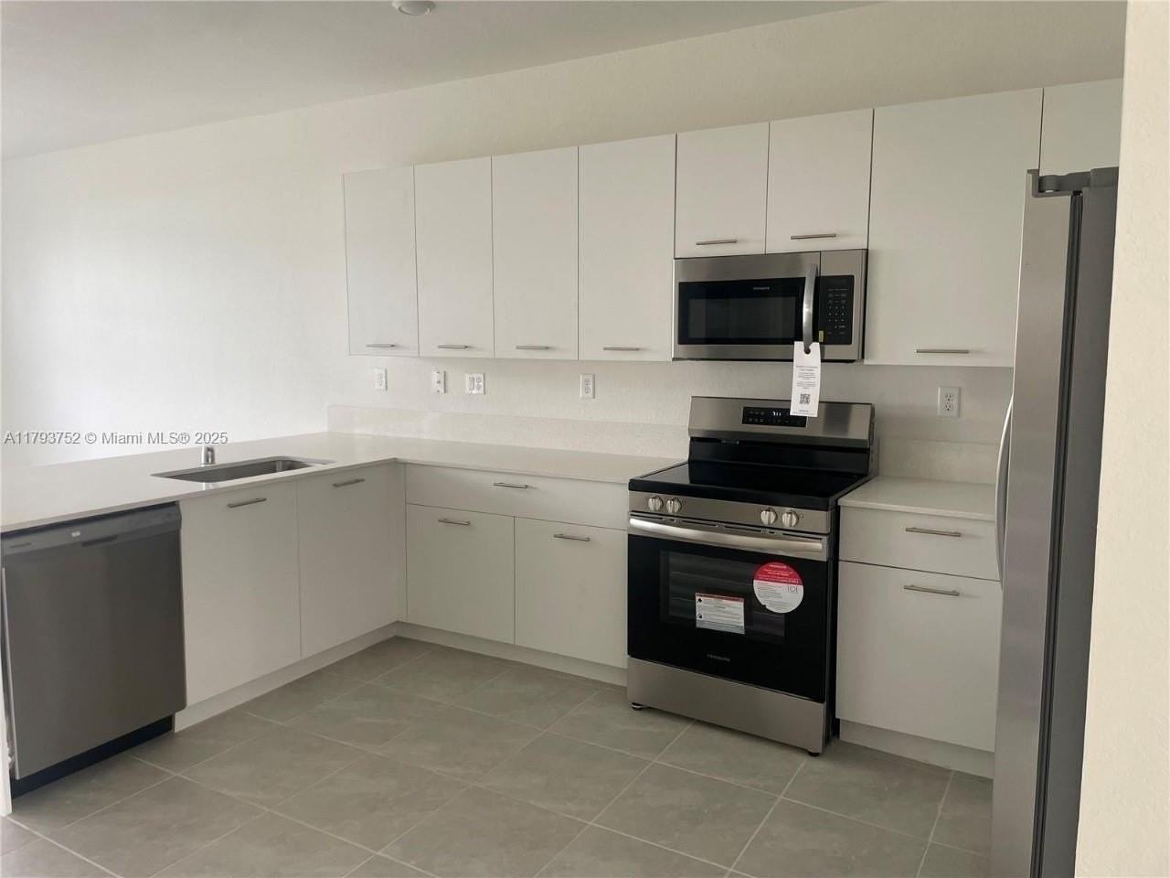 12612 Nw 22nd Pl #12612 - Photo 2 of 10