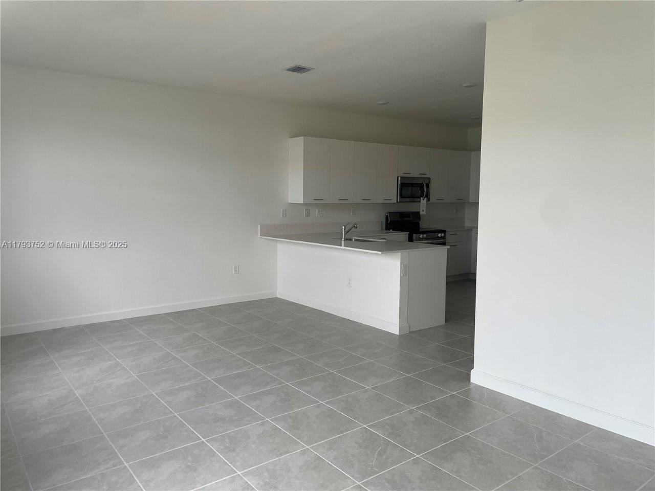 12612 Nw 22nd Pl #12612 - Photo 3 of 10