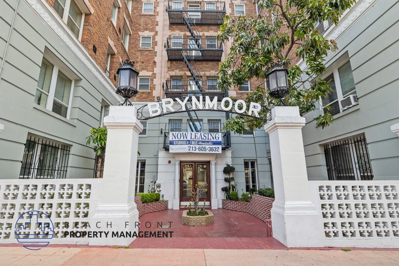 432 S. New Hampshire - Photo 3 of 15