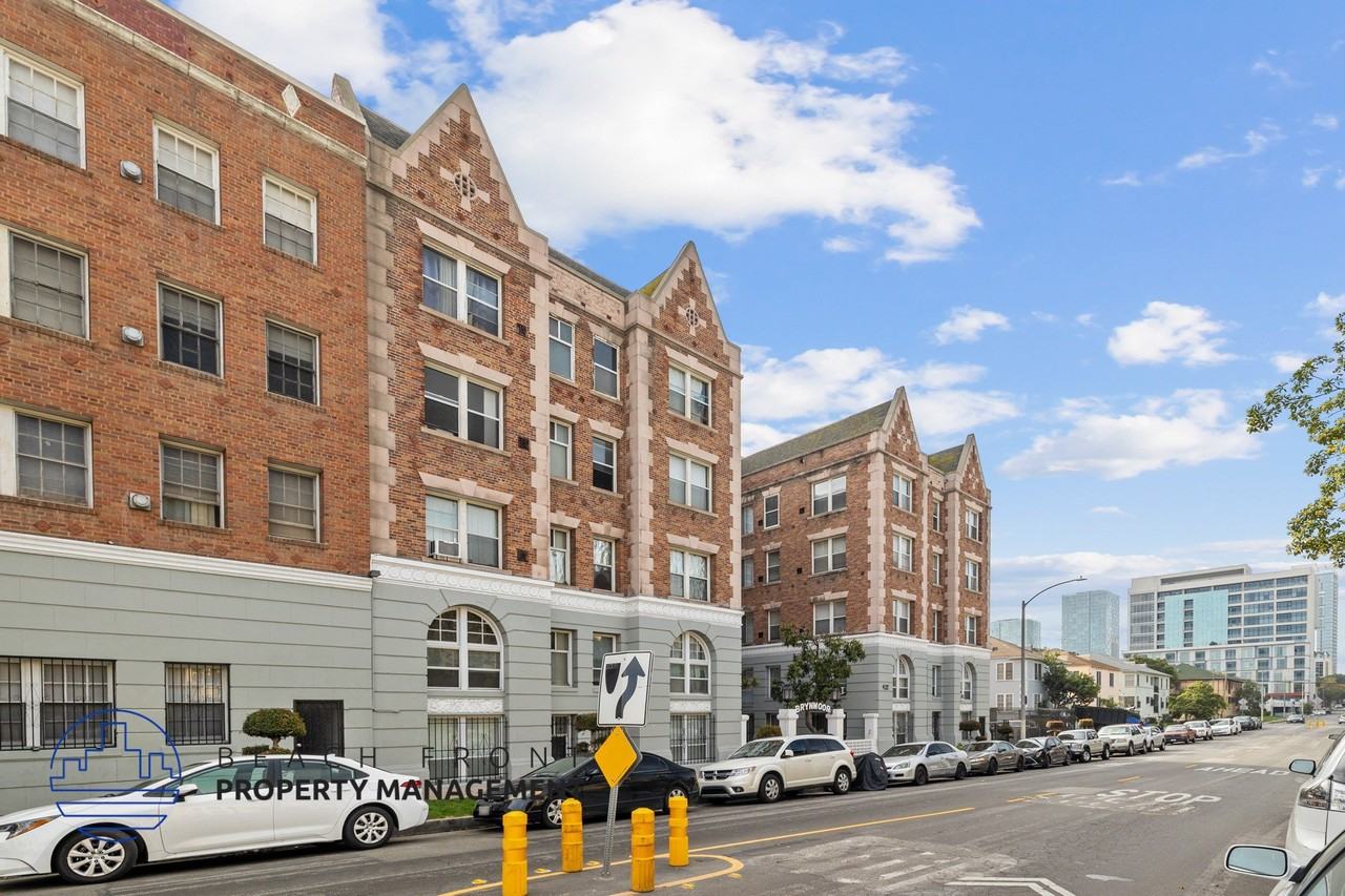 432 S. New Hampshire - Photo 4 of 15