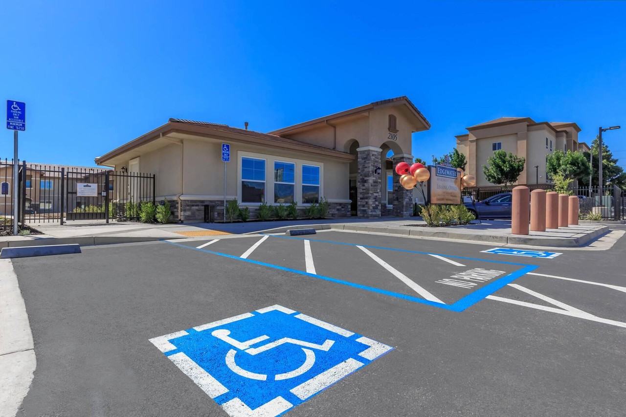 Edgewater - Photo 3 of 25