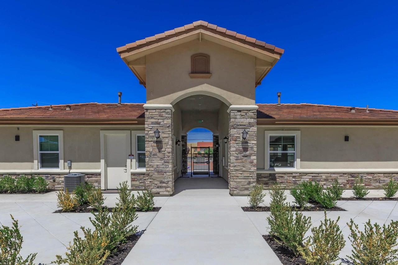 Edgewater - Photo 4 of 25