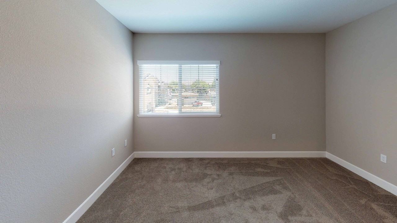 Edgewater - Photo 7 of 25