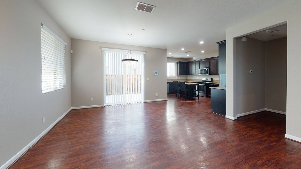 175 Sunshine St - Photo 2 of 14