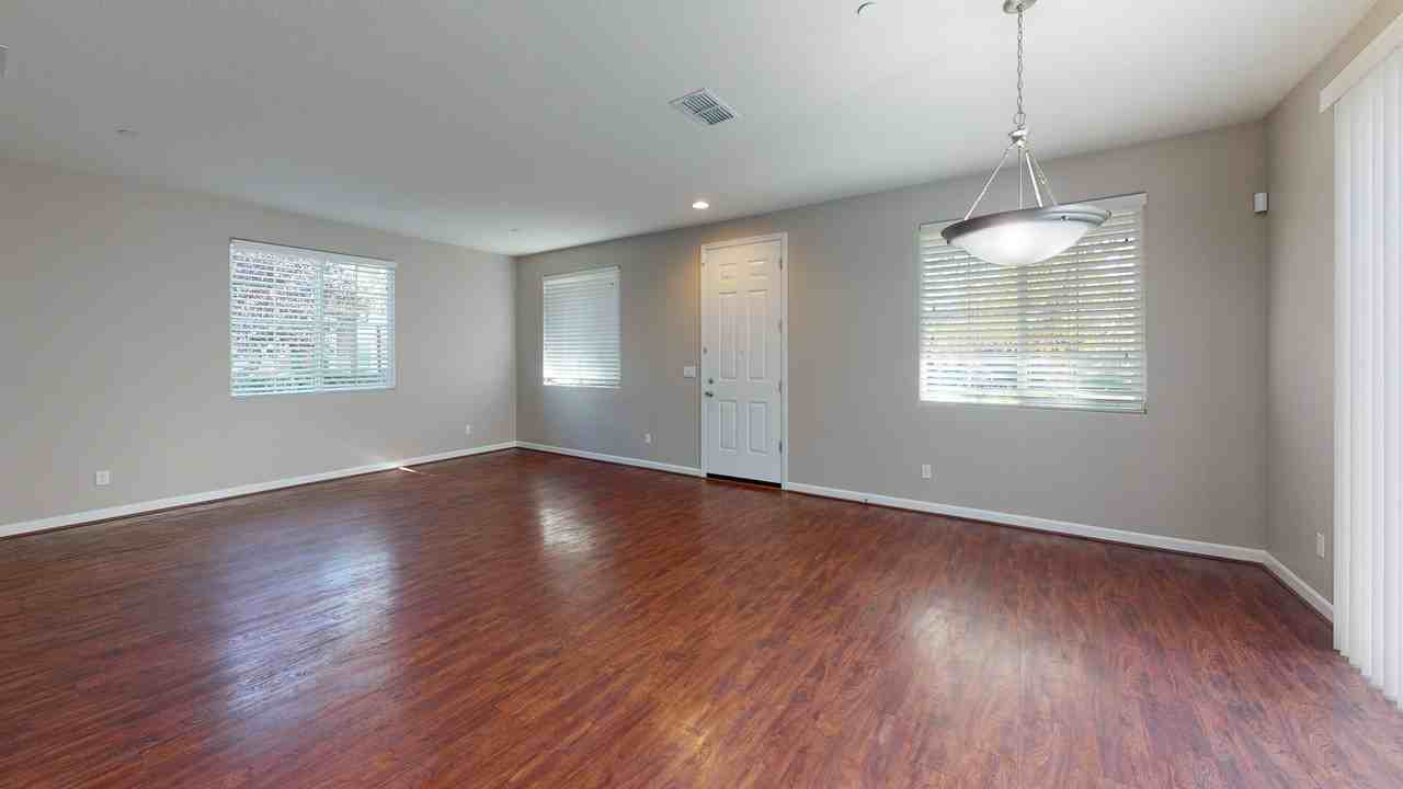 175 Sunshine St - Photo 3 of 14