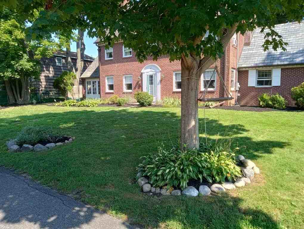 47 Monroe St - Photo 3 of 39