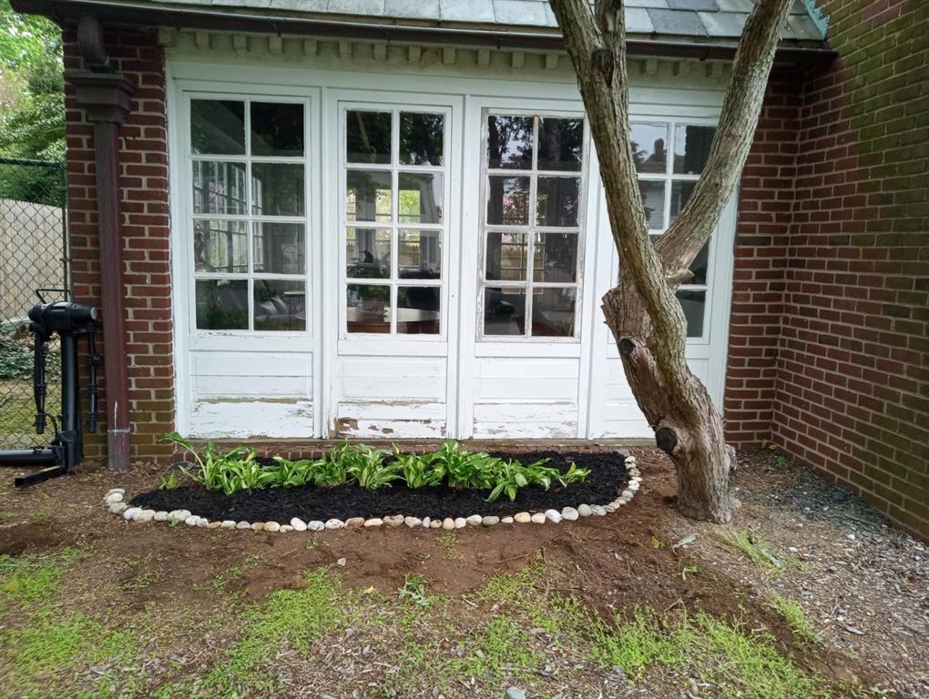 47 Monroe St - Photo 4 of 39