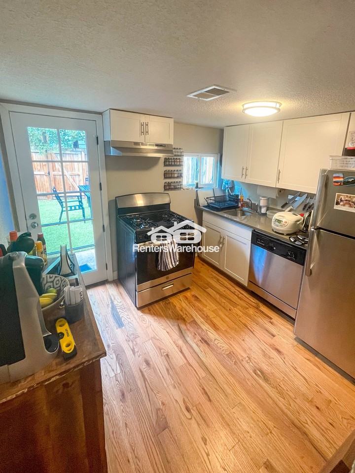 1733 E 35th Ave - Photo 3 of 15