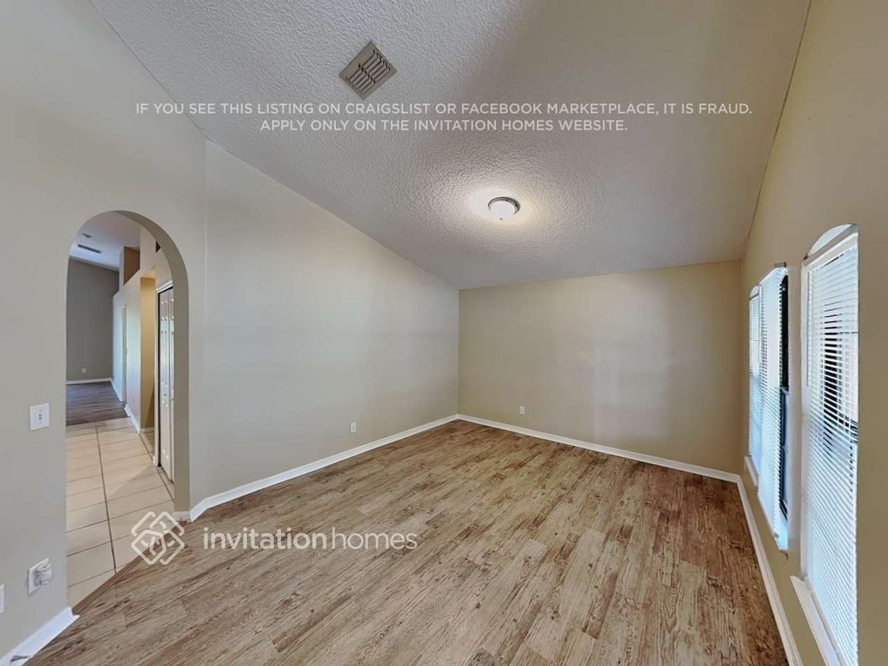 2166 Bexley Dr - Photo 3 of 18