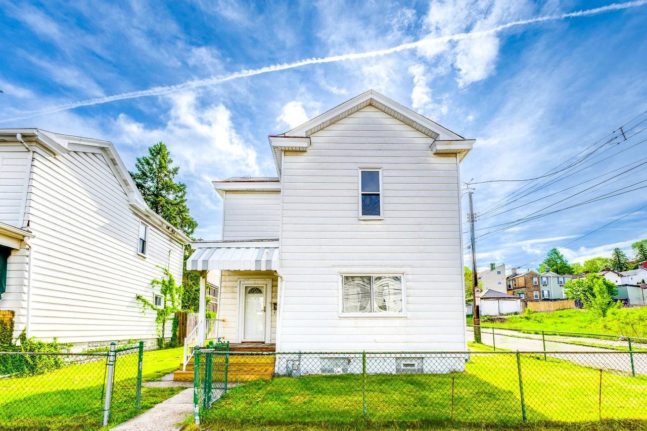 221 Millbridge St - Photo 3 of 32