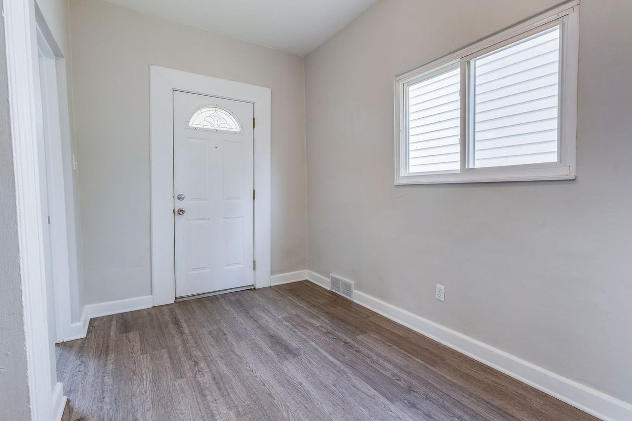 221 Millbridge St - Photo 6 of 32