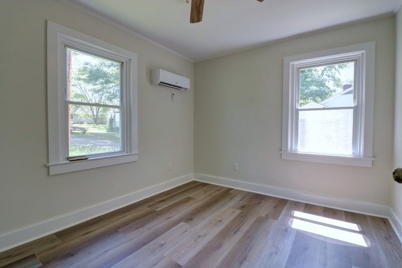 100 Small St - Photo 3 of 8