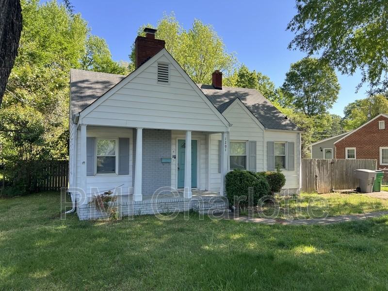 1201 Dade St - Photo 2 of 17