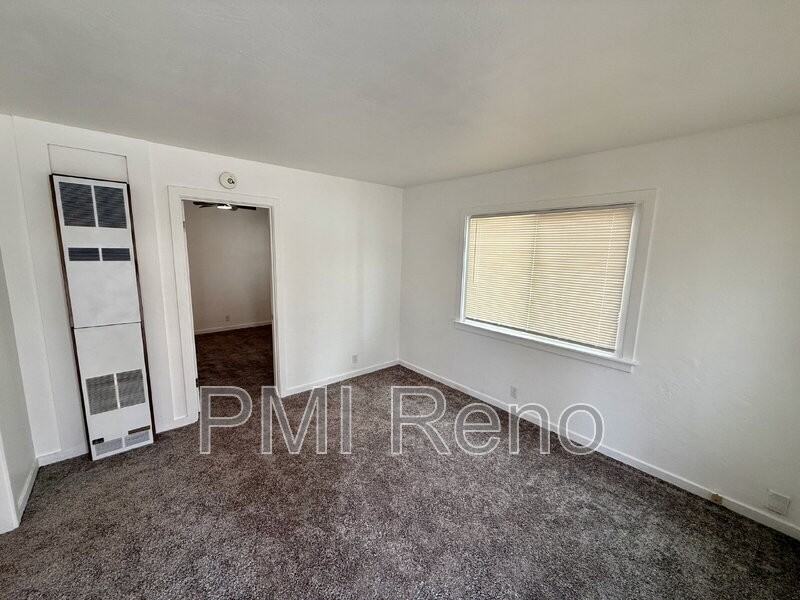 816 W 1st St - Photo 2 of 9