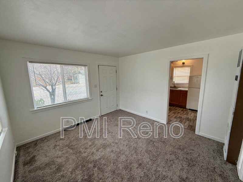 816 W 1st St - Photo 3 of 9