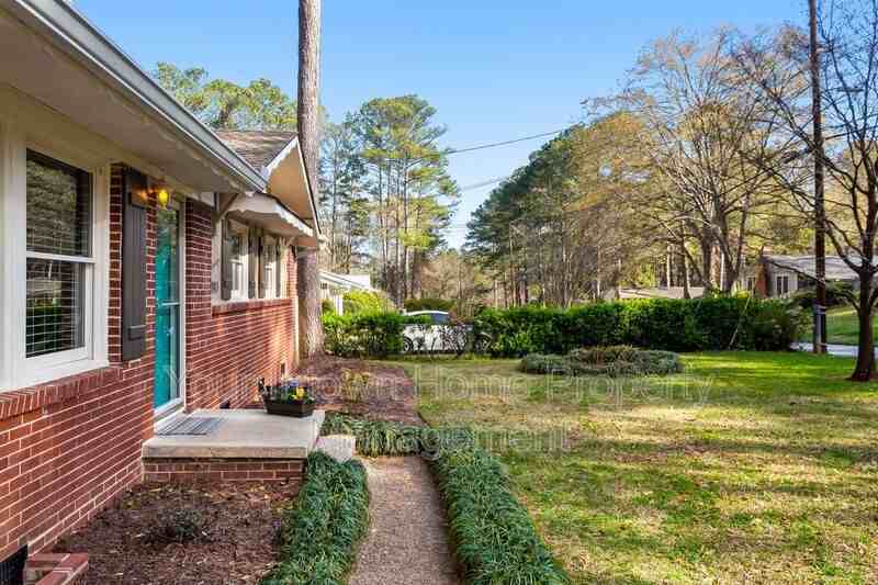 2883 Fantasy Ln - Photo 6 of 33