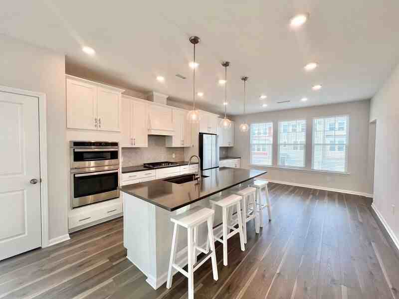 1034 Manorhaven Dr - Photo 6 of 31