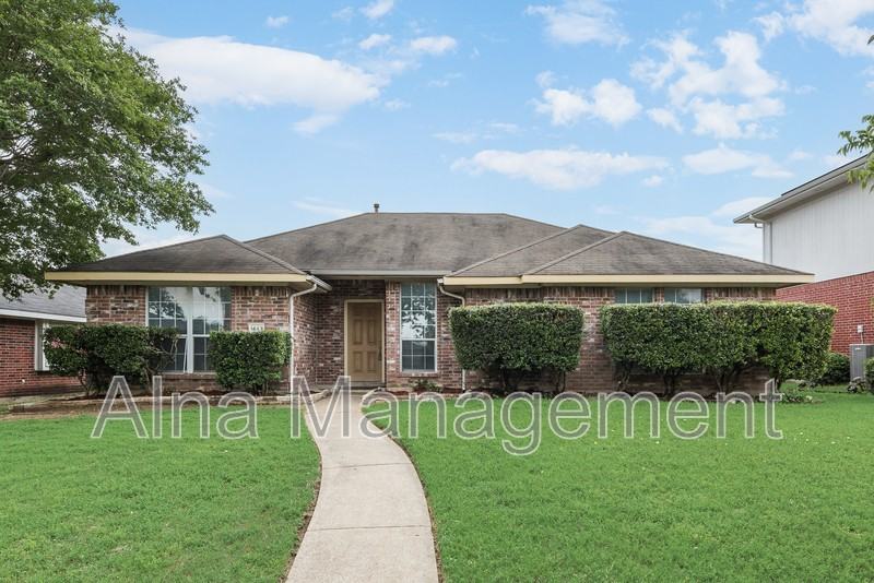 1443 Chapman Dr - Photo 2 of 15