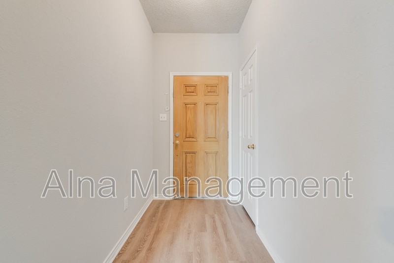 1443 Chapman Dr - Photo 3 of 15