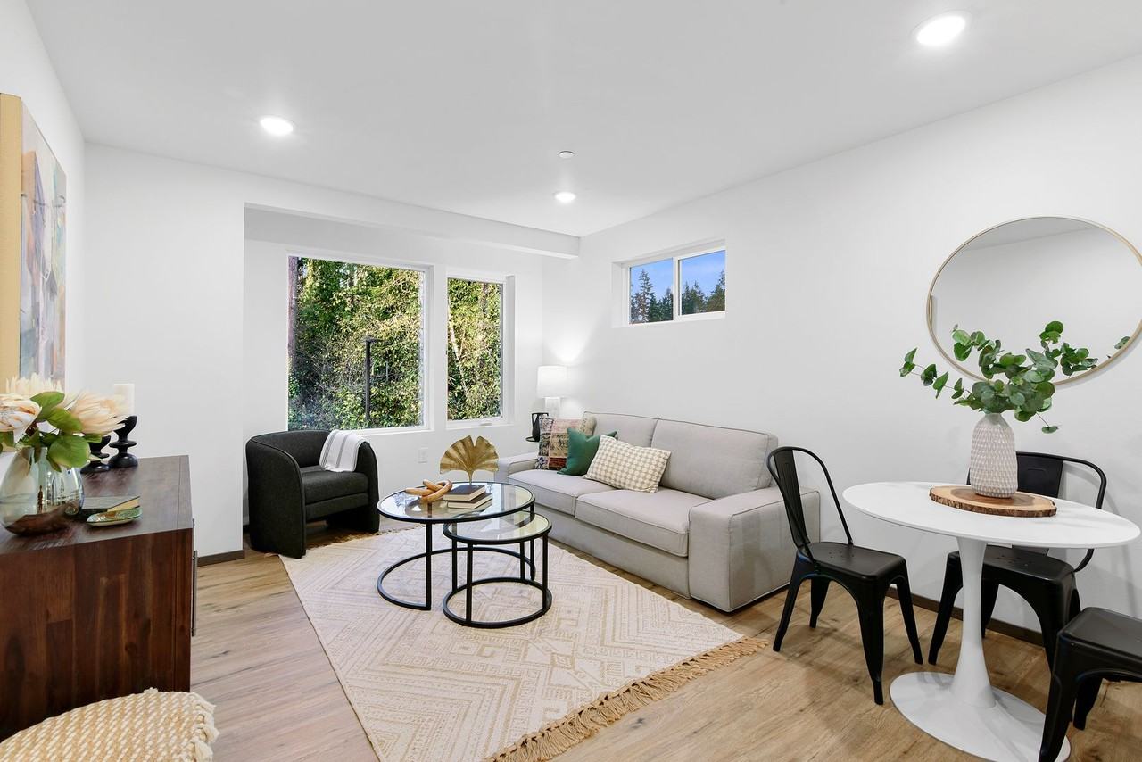 1345 Nolta Loop Ne - Photo 3 of 16