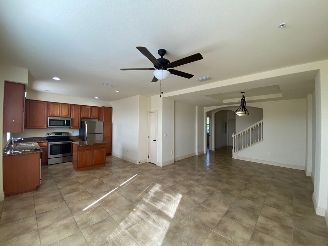 2350 Bella Vista Dr - Photo 2 of 10