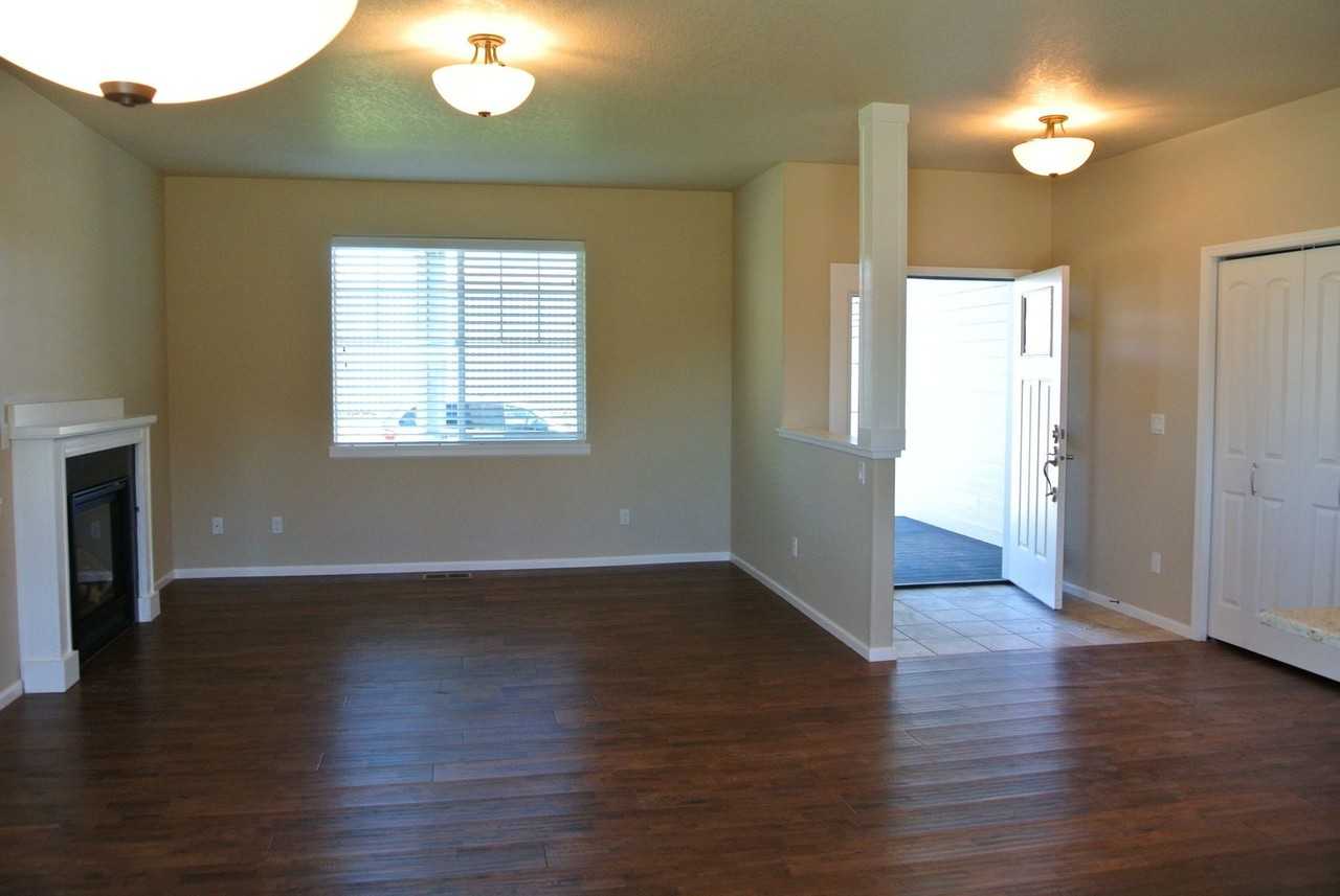 2620 Newton St - Photo 4 of 27