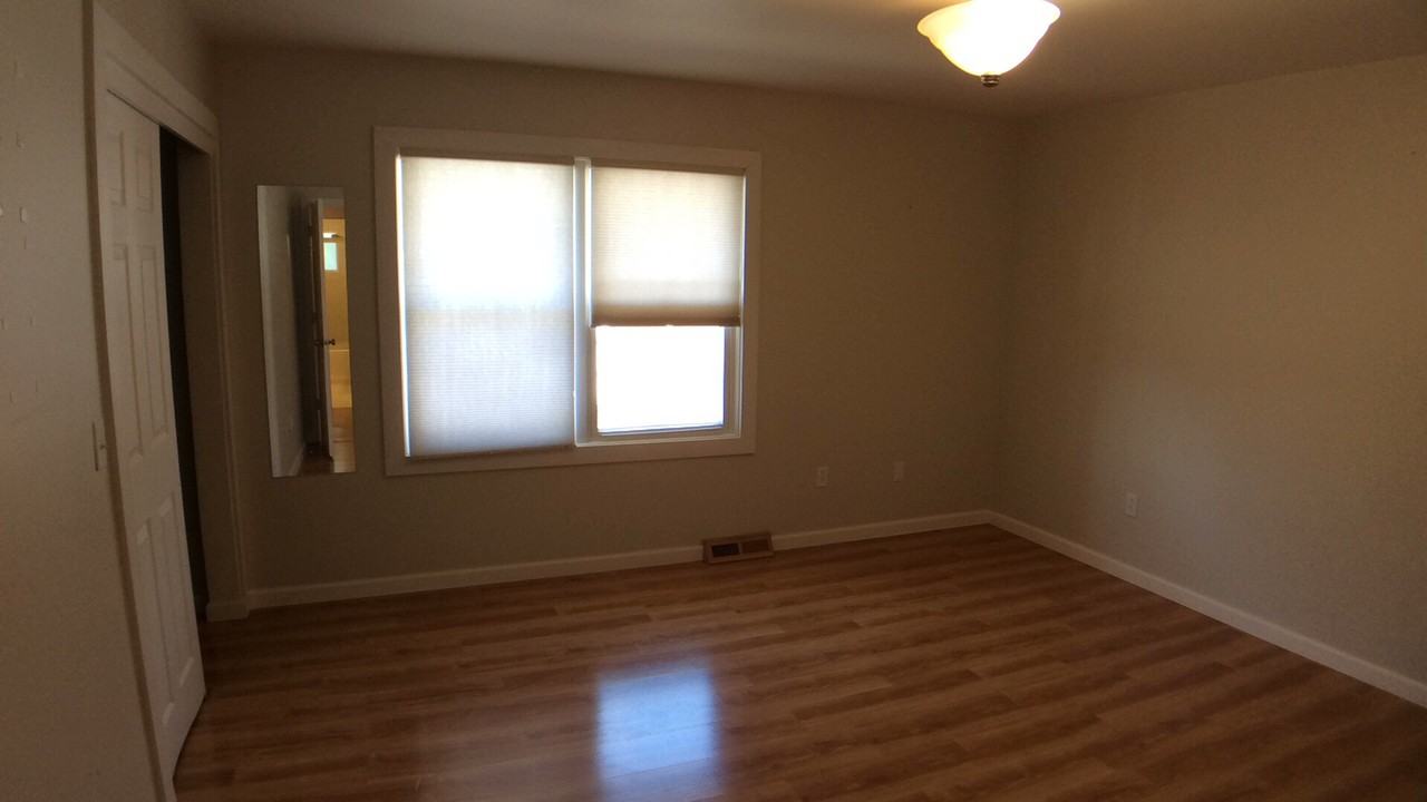 1929 Sussex Rd - Photo 5 of 13