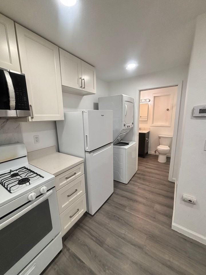 428 Winslow St #B - Photo 4 of 11