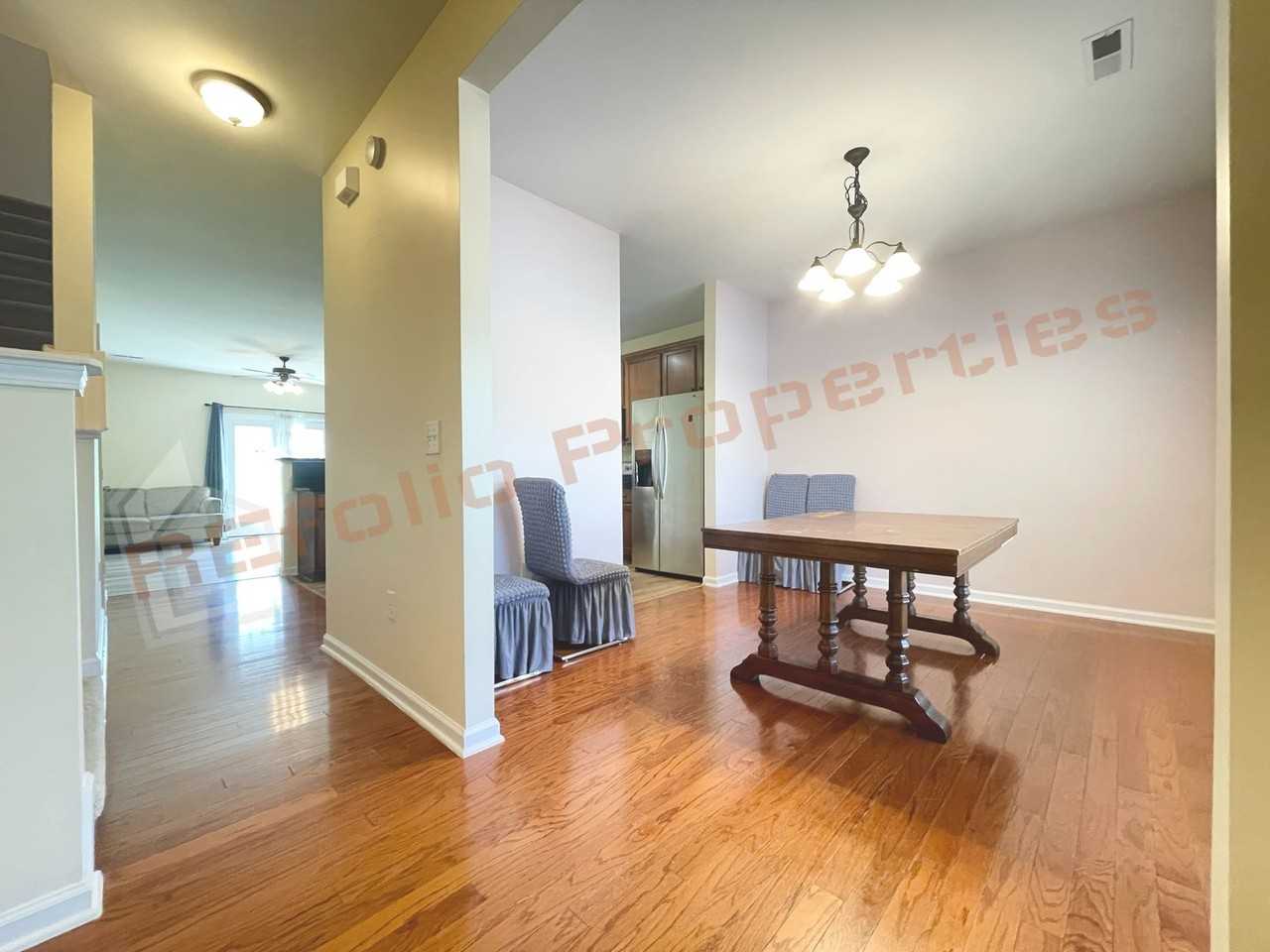 1304 Cozart St - Photo 4 of 31