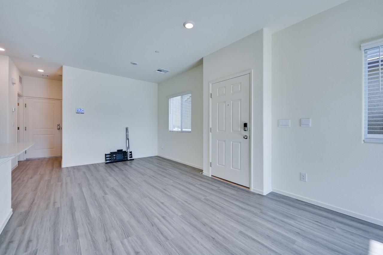 7935 Aurora Sky St #3 - Photo 5 of 50