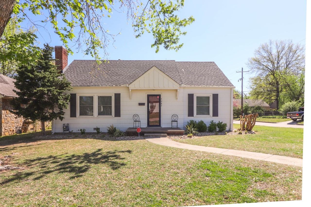 1247 S Richmond Ave - Photo 2 of 50