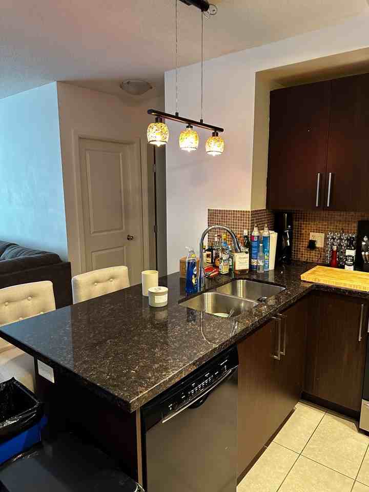 888 Carnarvon Street - Photo 3 of 11