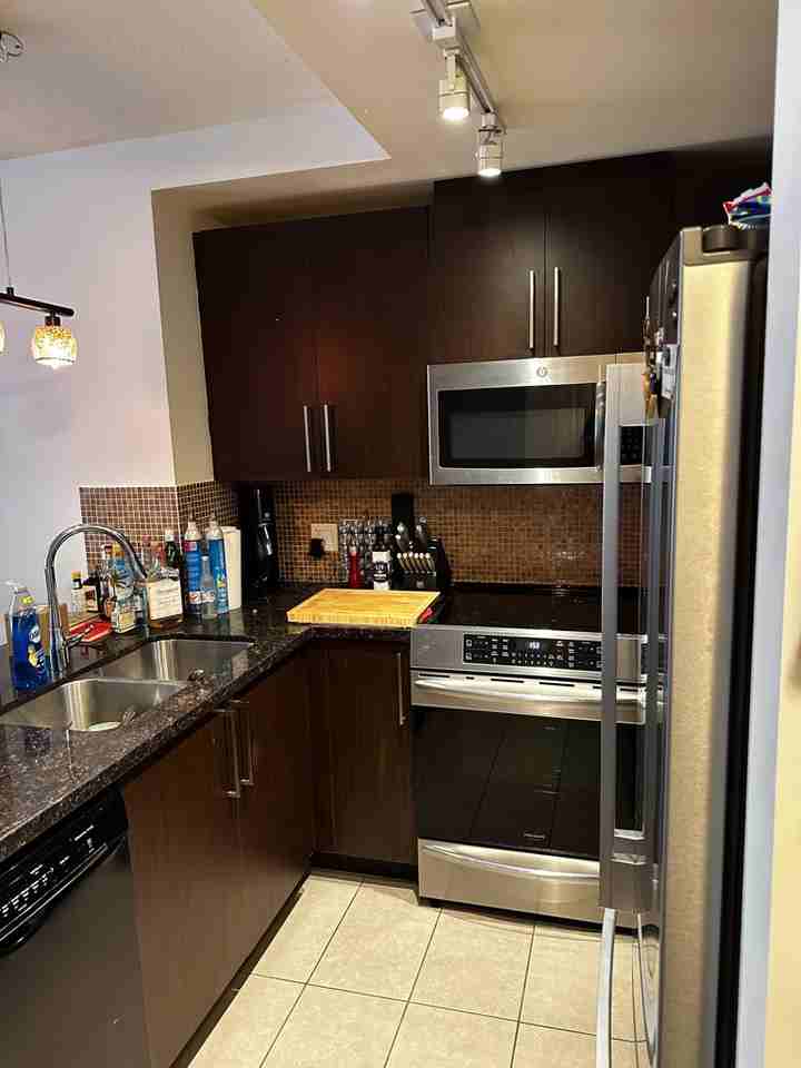 888 Carnarvon Street - Photo 2 of 11