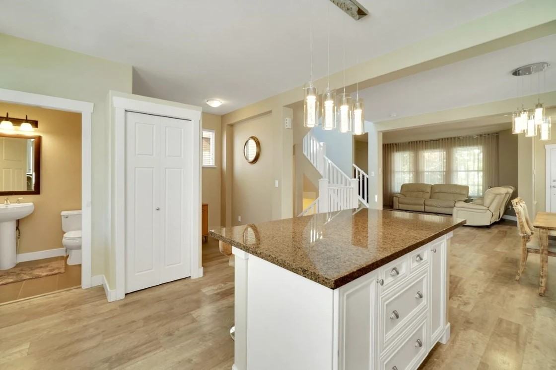 3398 Wilkie Avenue - Photo 5 of 32