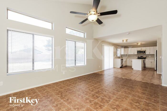 8555 W Sunnyslope Ln - Photo 3 of 16