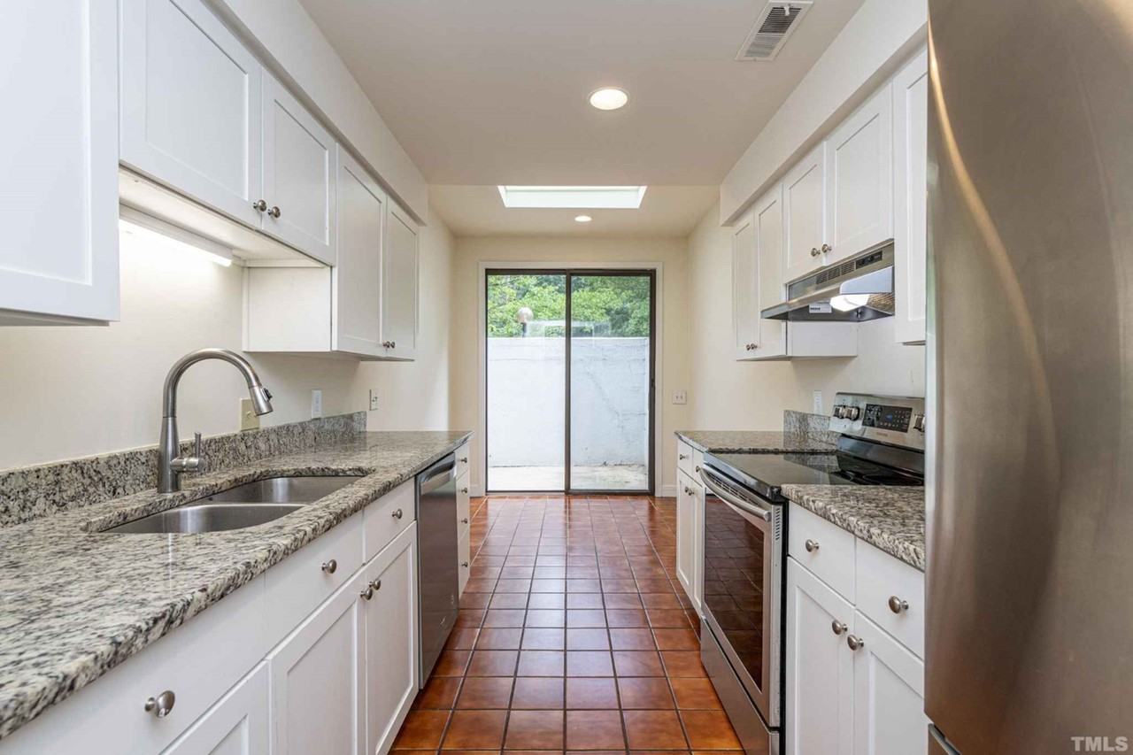 2 Tilbury Ct - Photo 3 of 6